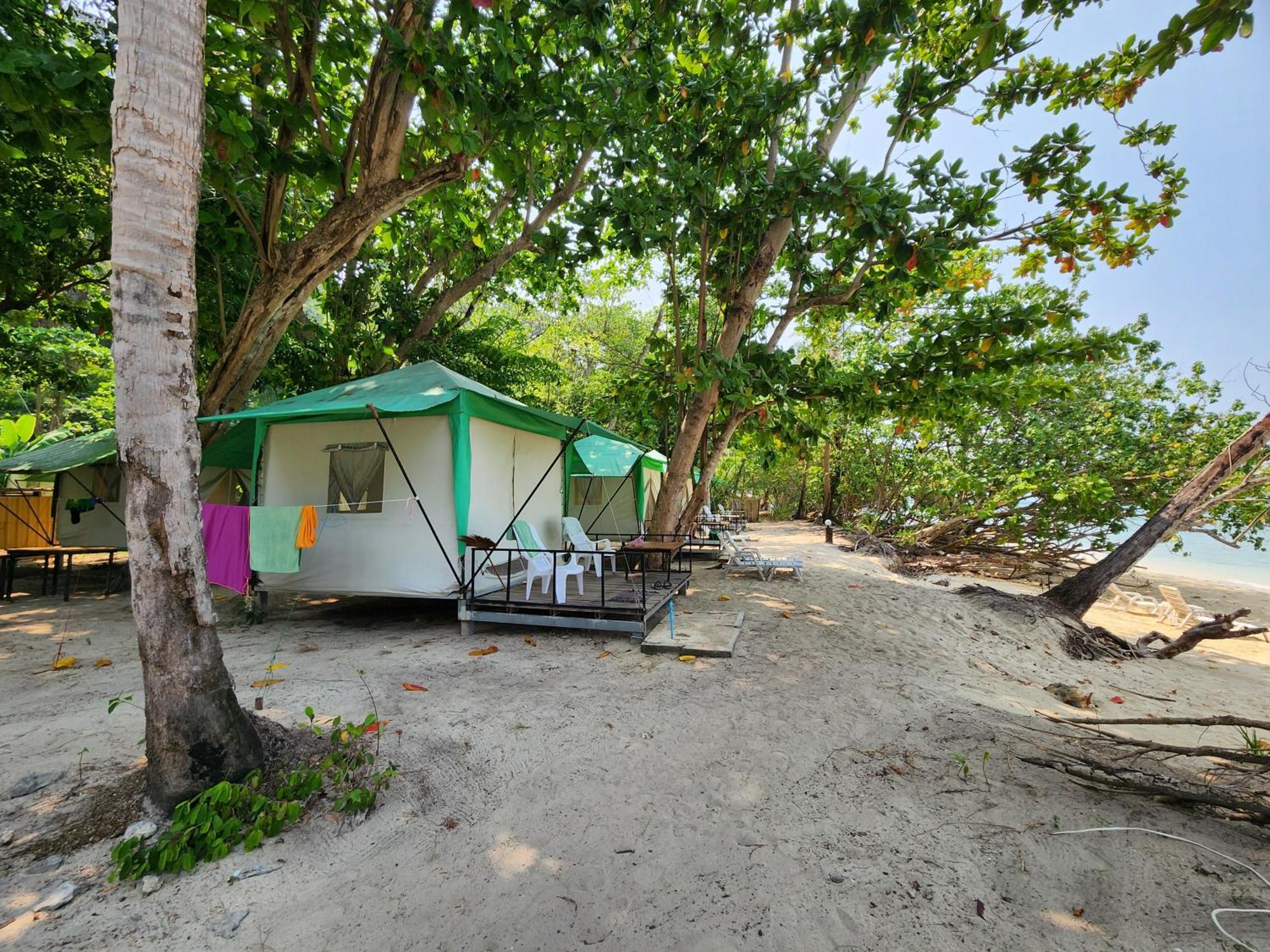 Koh Ngai Camping Restaurant @ Bar Exterior foto