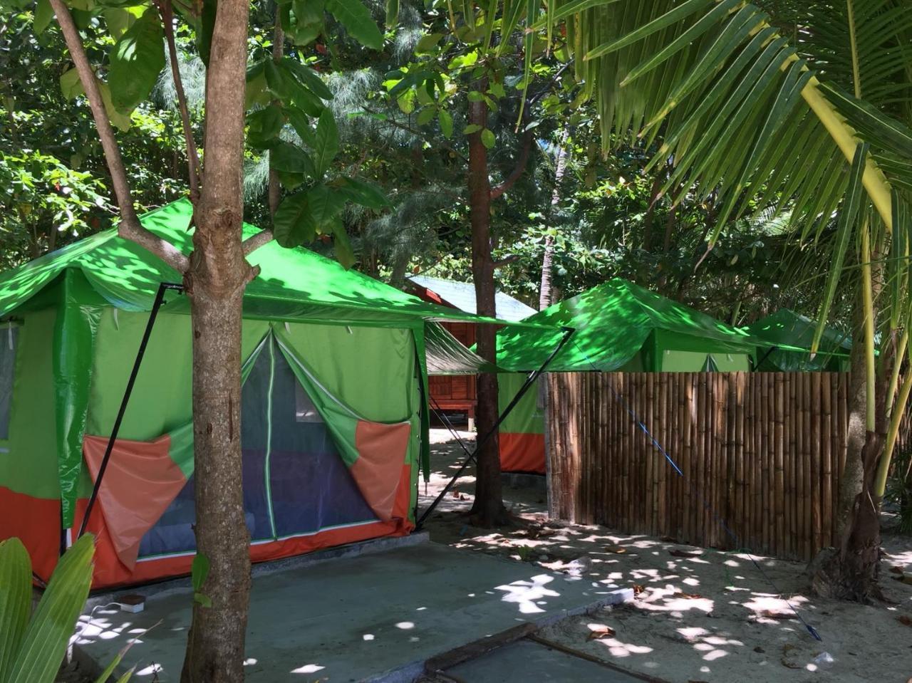 Koh Ngai Camping Restaurant @ Bar Exterior foto